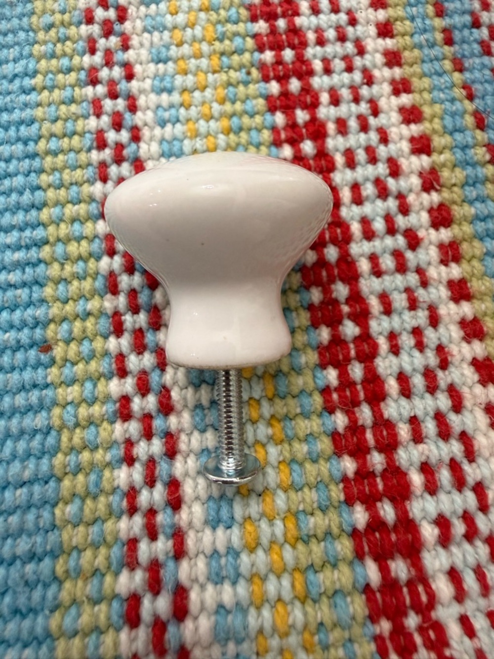 Lot of 34 Vintage 1.5 in White Ceramic Cabinet Knobs - Picture 6 of 8